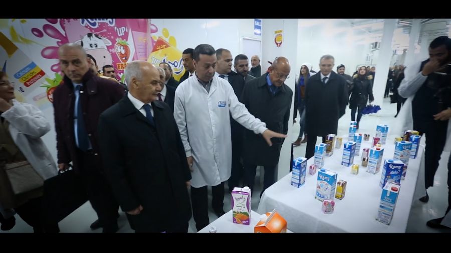 Le Ministre de l’Industrie et des Mines inaugure la nouvelle unité de fabrication de produits laitiers.